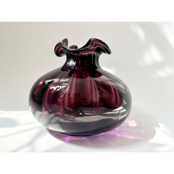 SOLD / Amethyst Beacon Ruffled Edge 1930's Made Bulbous Vintage MCM Vase - Picture 3 of 9